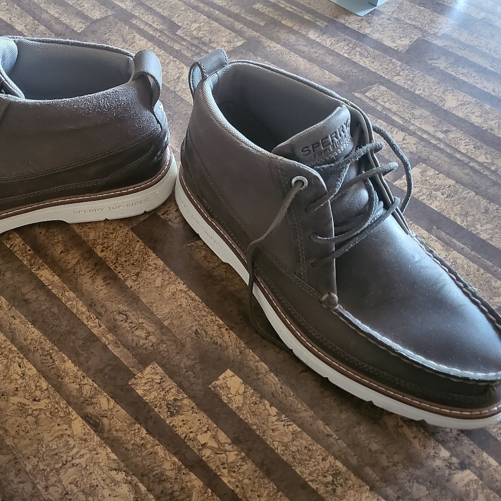 Sperry Top Siders Mens PLUSHWAVE Lug Chukka boots. Worn twice. Size 10 1/2